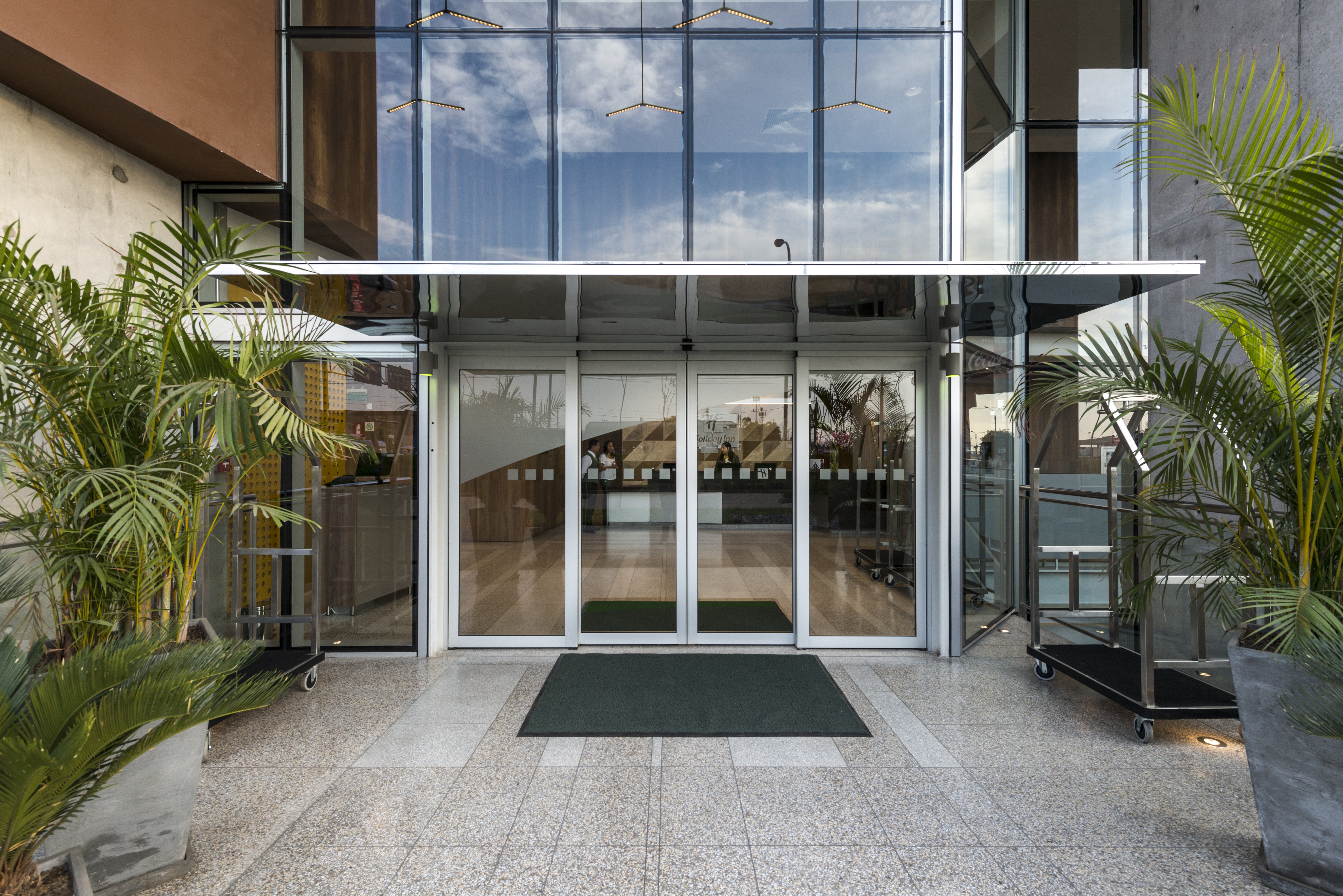 Holiday Inn Lima Airport 4/50