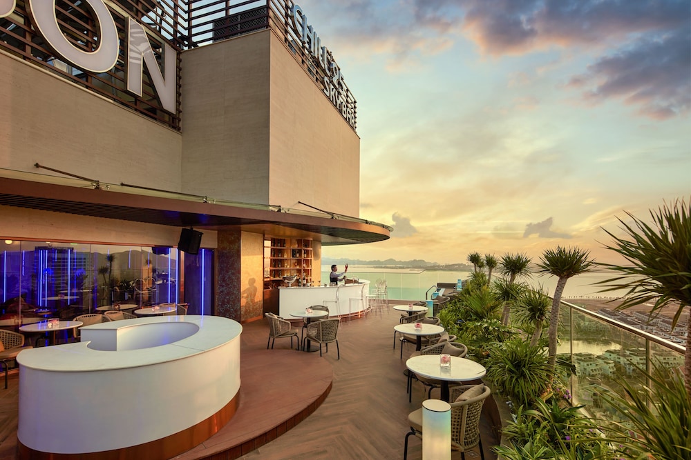 THE WATSON PREMIUM HALONG HOTEL 47/50