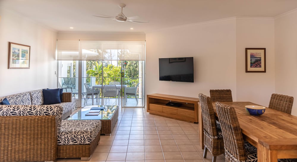 Beaches Port Douglas 36/69