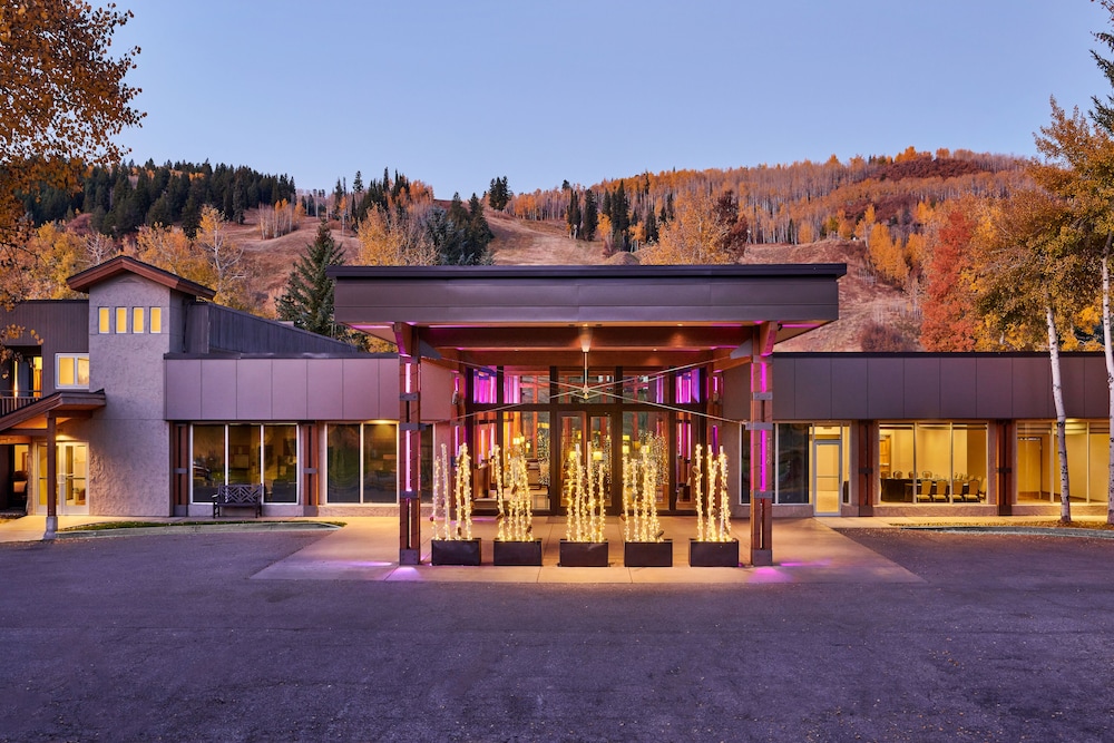 Inn At Aspen 28/36
