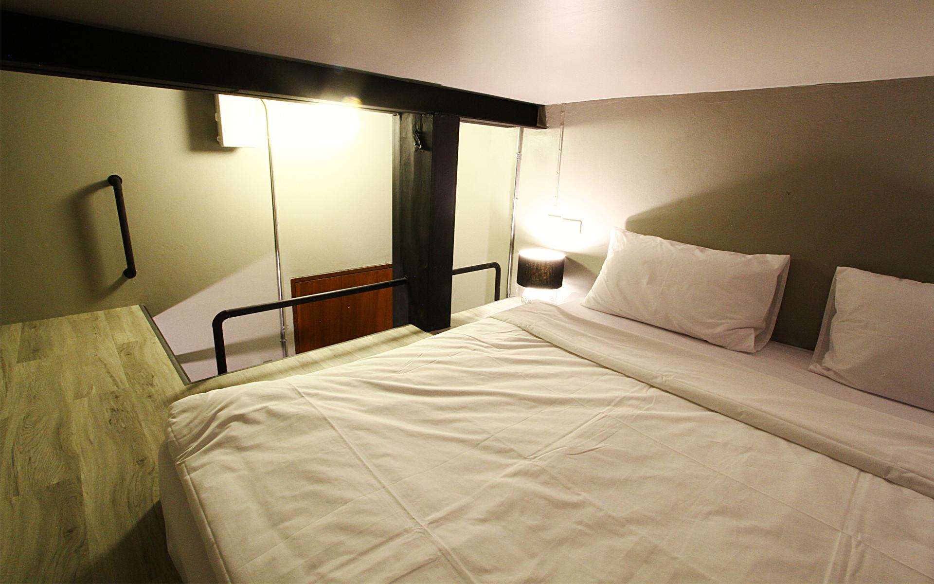 STANDARD, DOUBLE BED, SHARED BATHROOM