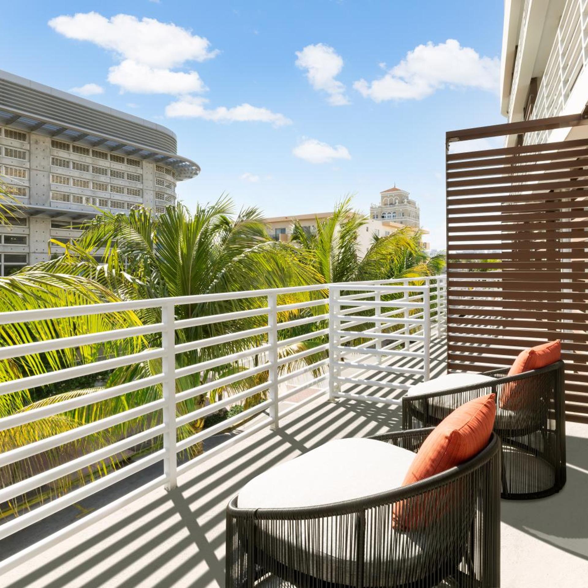Collins Court South Beach 28/29