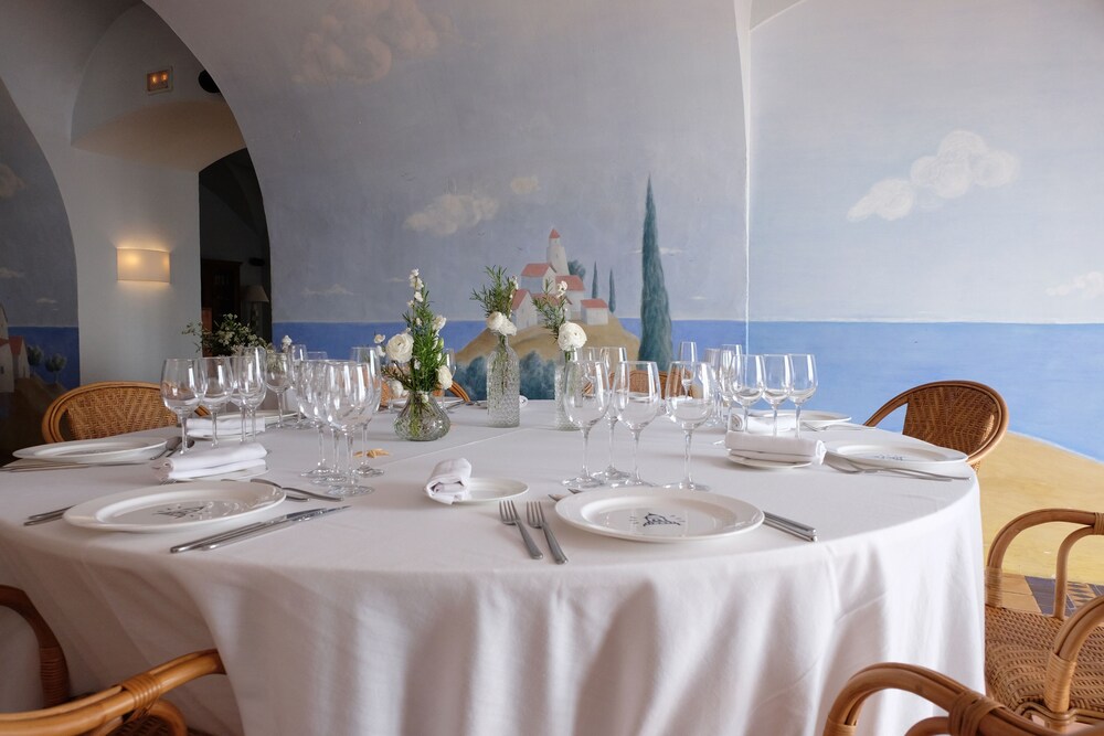 El Far Hotel Restaurant 39/54