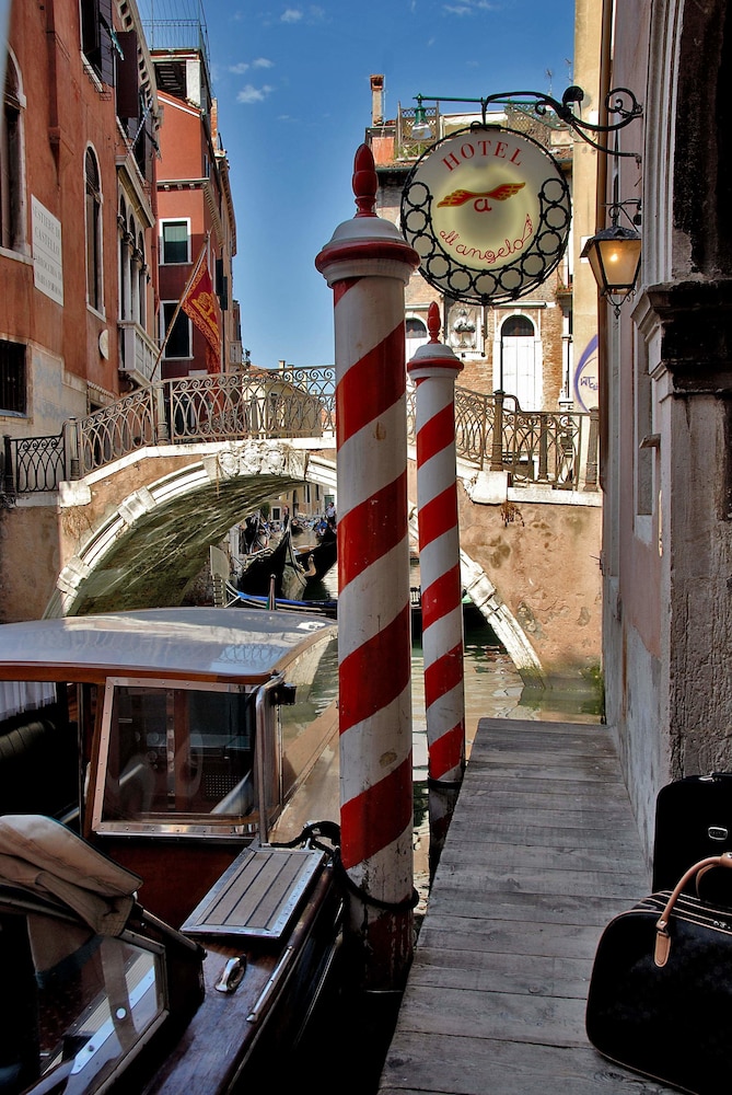 All Angelo Art Hotel 65/72