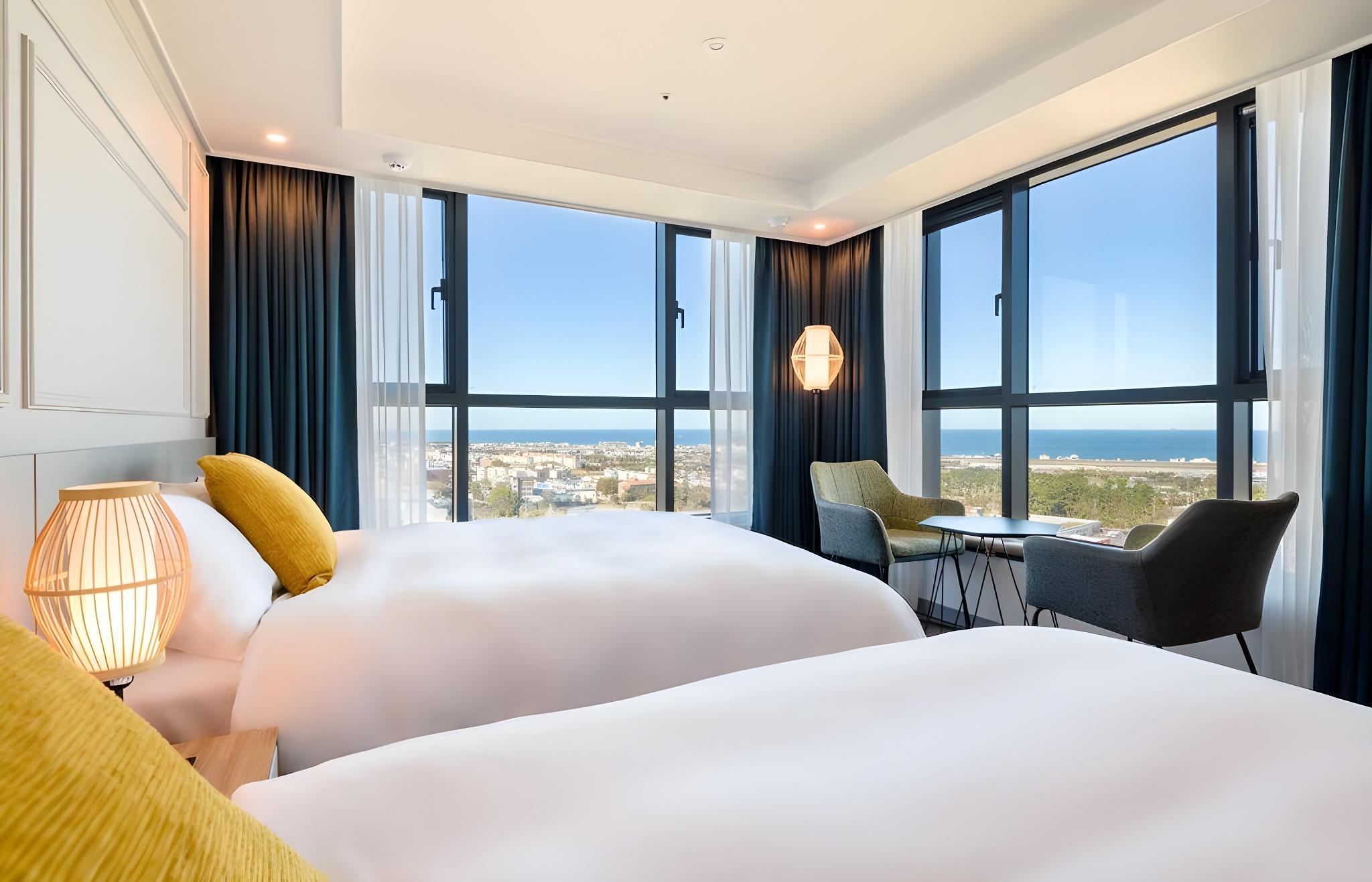 Deluxe, Family, 1 Double and 1 Single Bed, Ocean Front