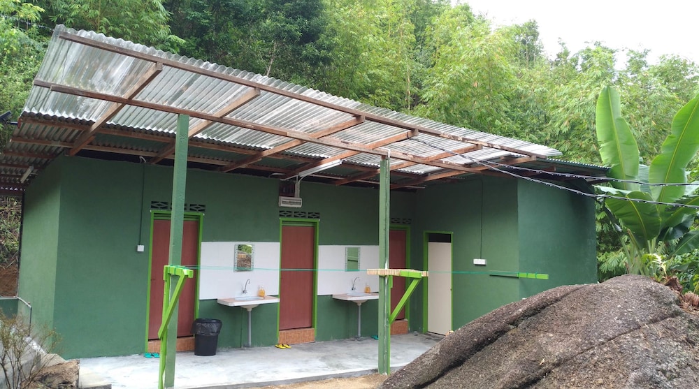 Rain Forest Inn 52/66
