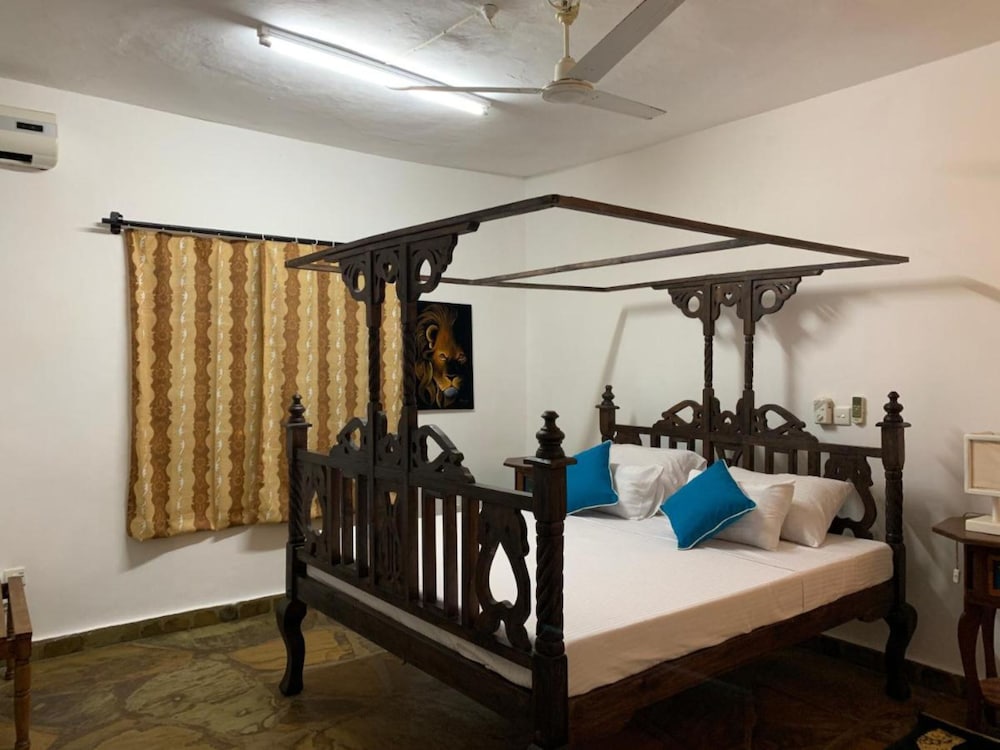 Villa Ameera 8/16
