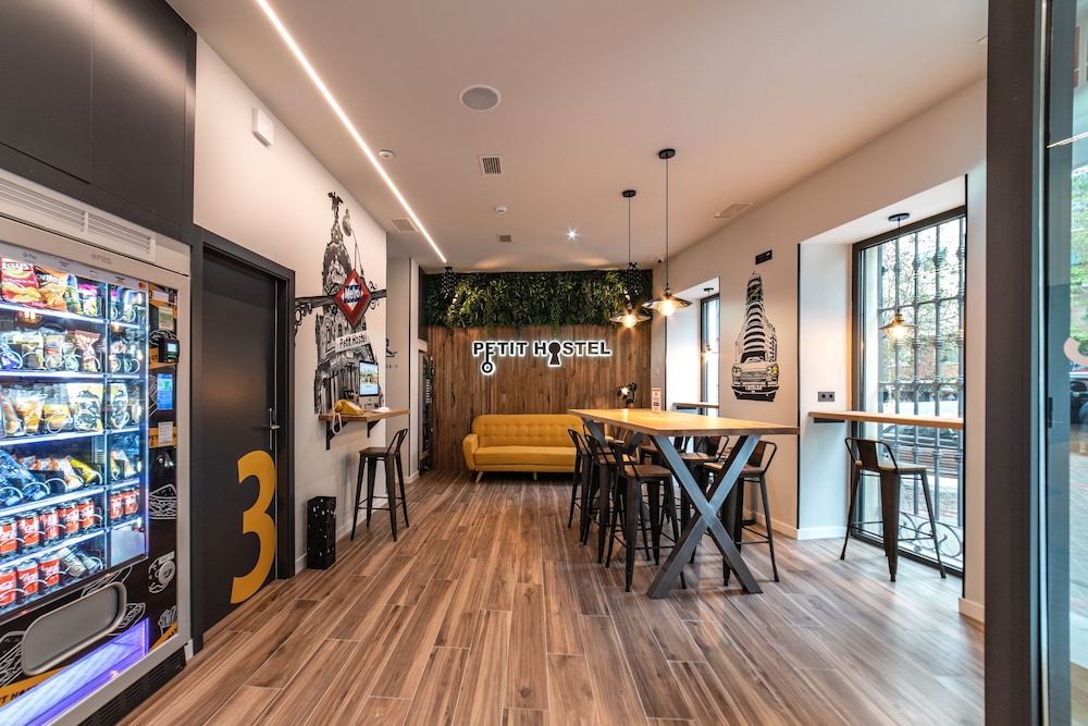Petit Hostel 29/50