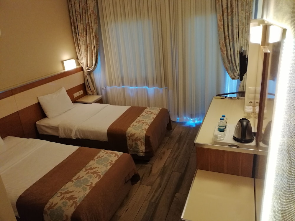 IRIS HOTEL 15/48