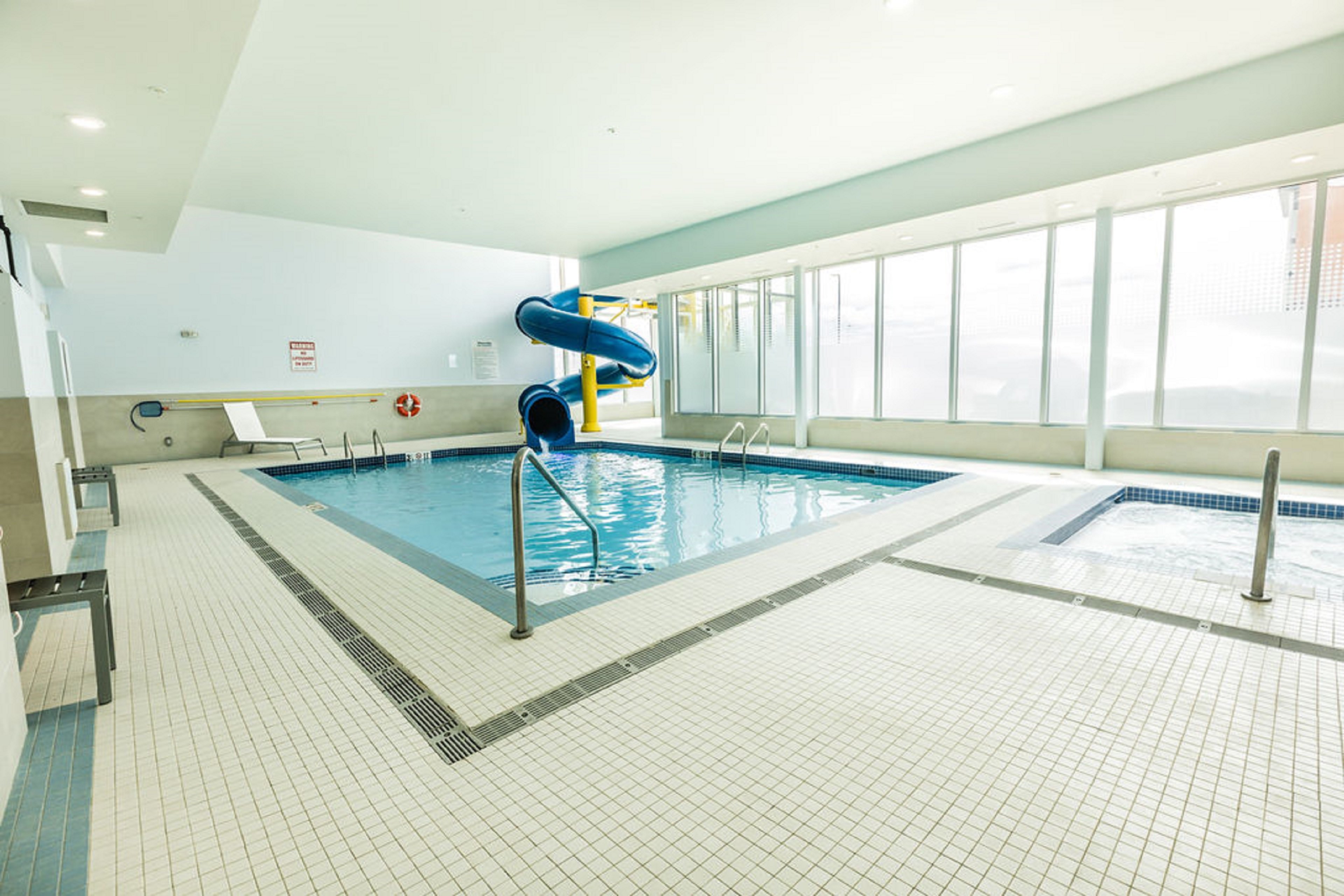 Holiday Inn Express Suites Edmonton N St Albert 34/72
