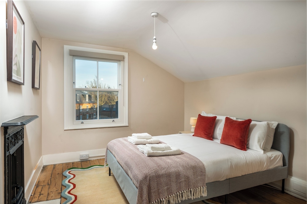 VESTO Three Bedroom Apartment in Clapham 8/26
