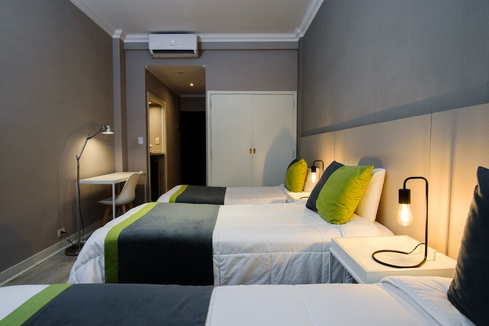 ROOM, TRIPLE
