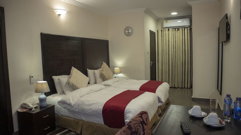 Ssnit Guest House 8/37