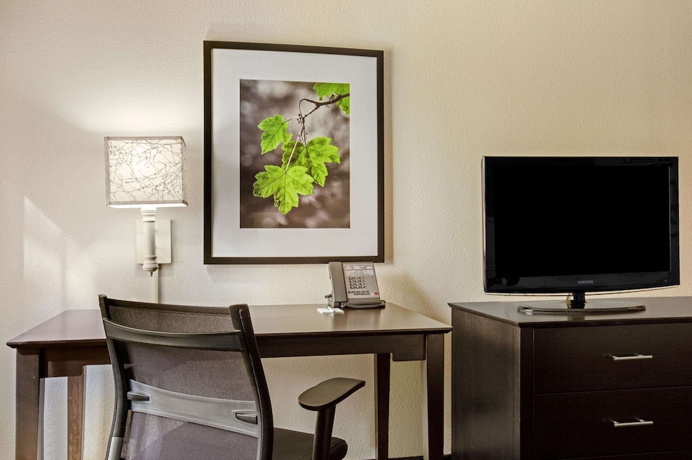 La Quinta Inn & Suites by Wyndham Miami Airport East 45/52