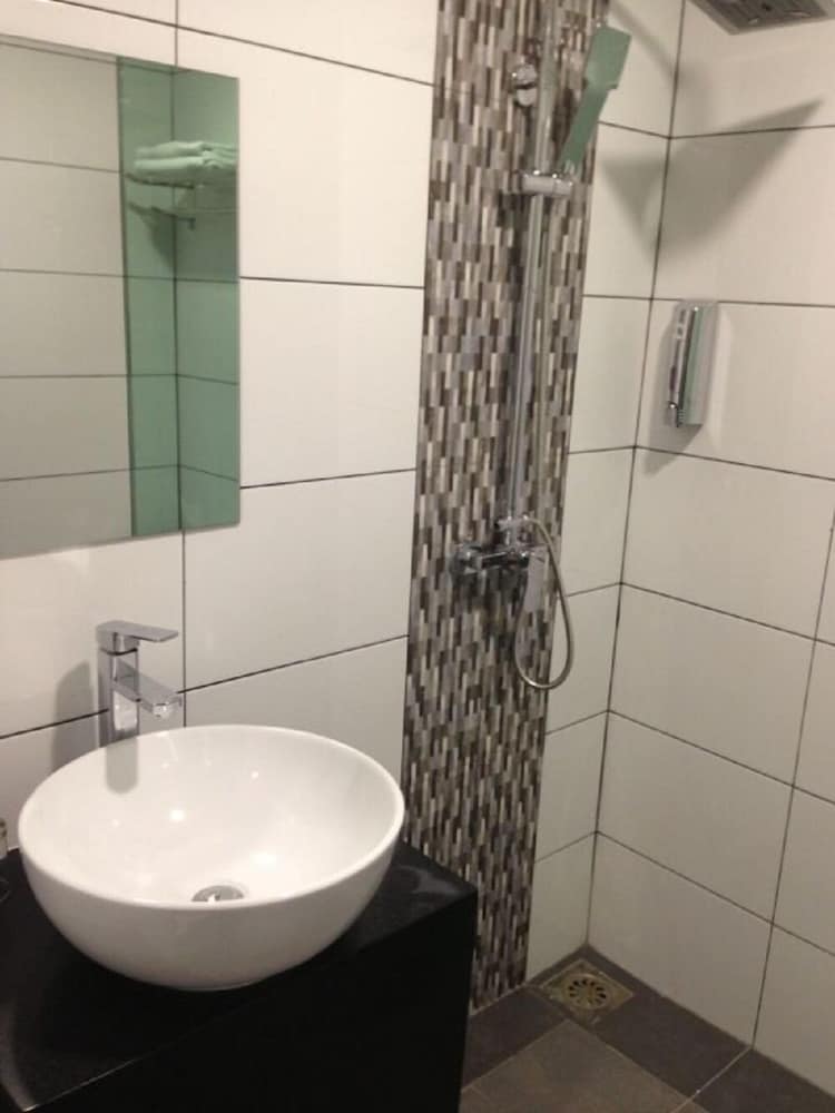 Nagoya Inn Hotel 24/38