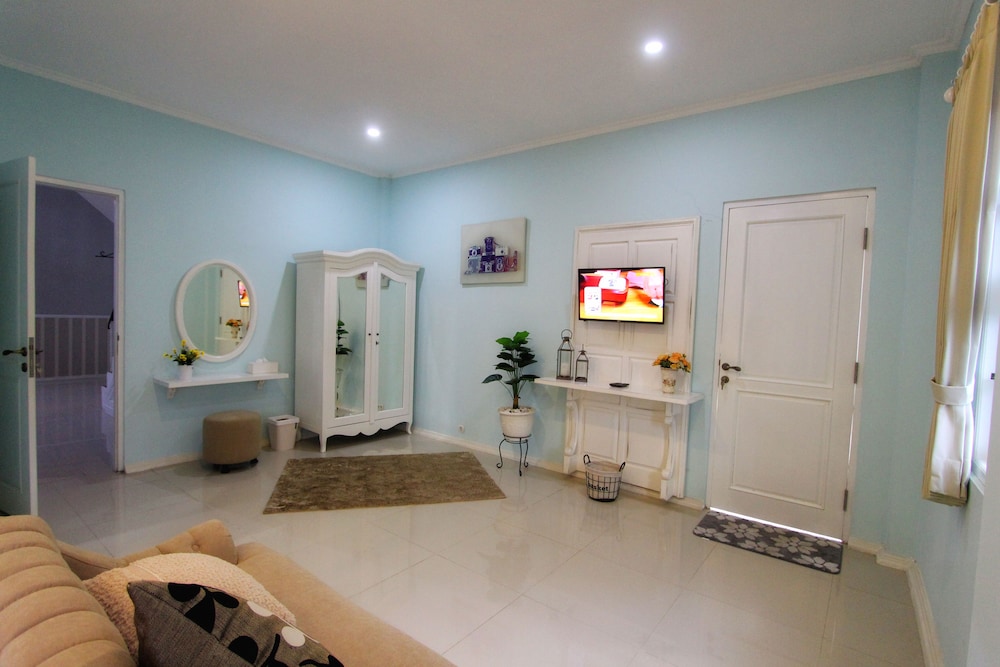Omah Madam Bed & Breakfast 33/44