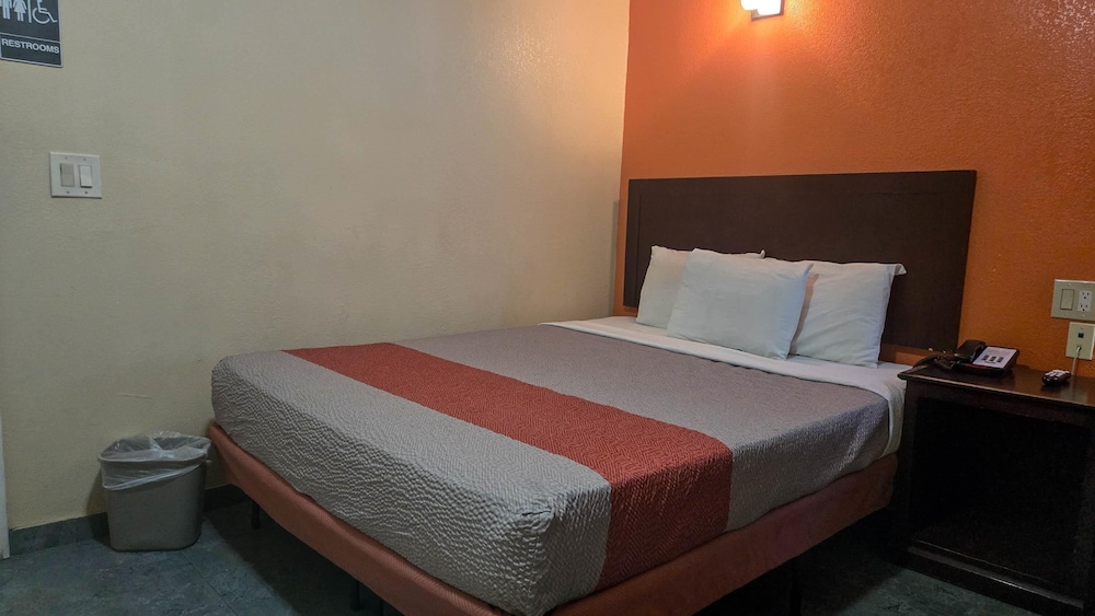 Motel6 Blythe, CA - South 23/71