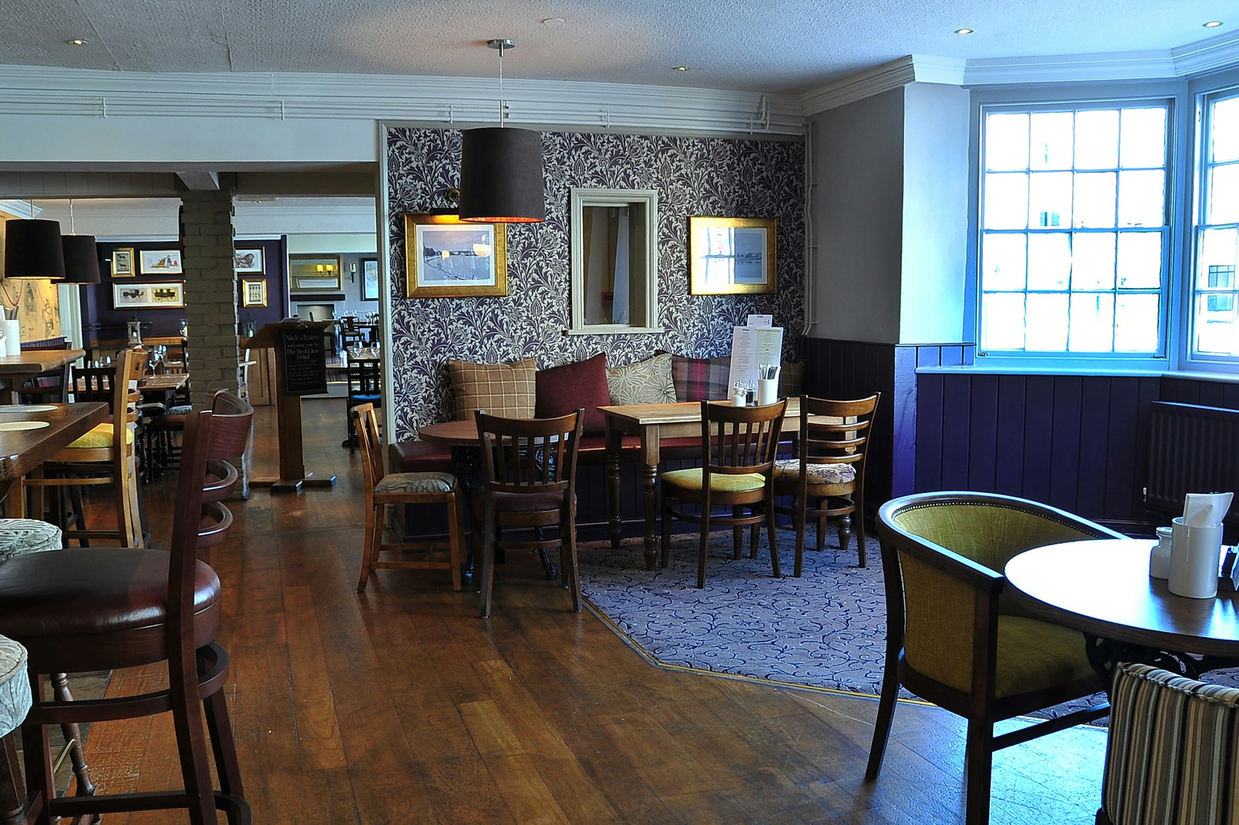 Red Lion Hotel 24/27