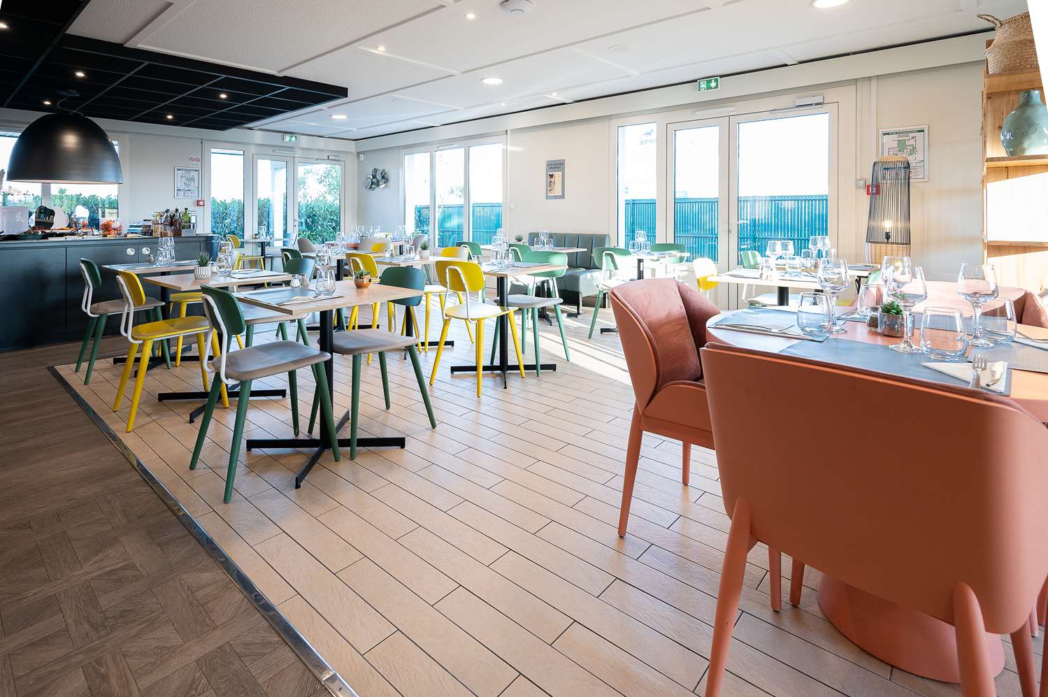 restaurant cafeteria