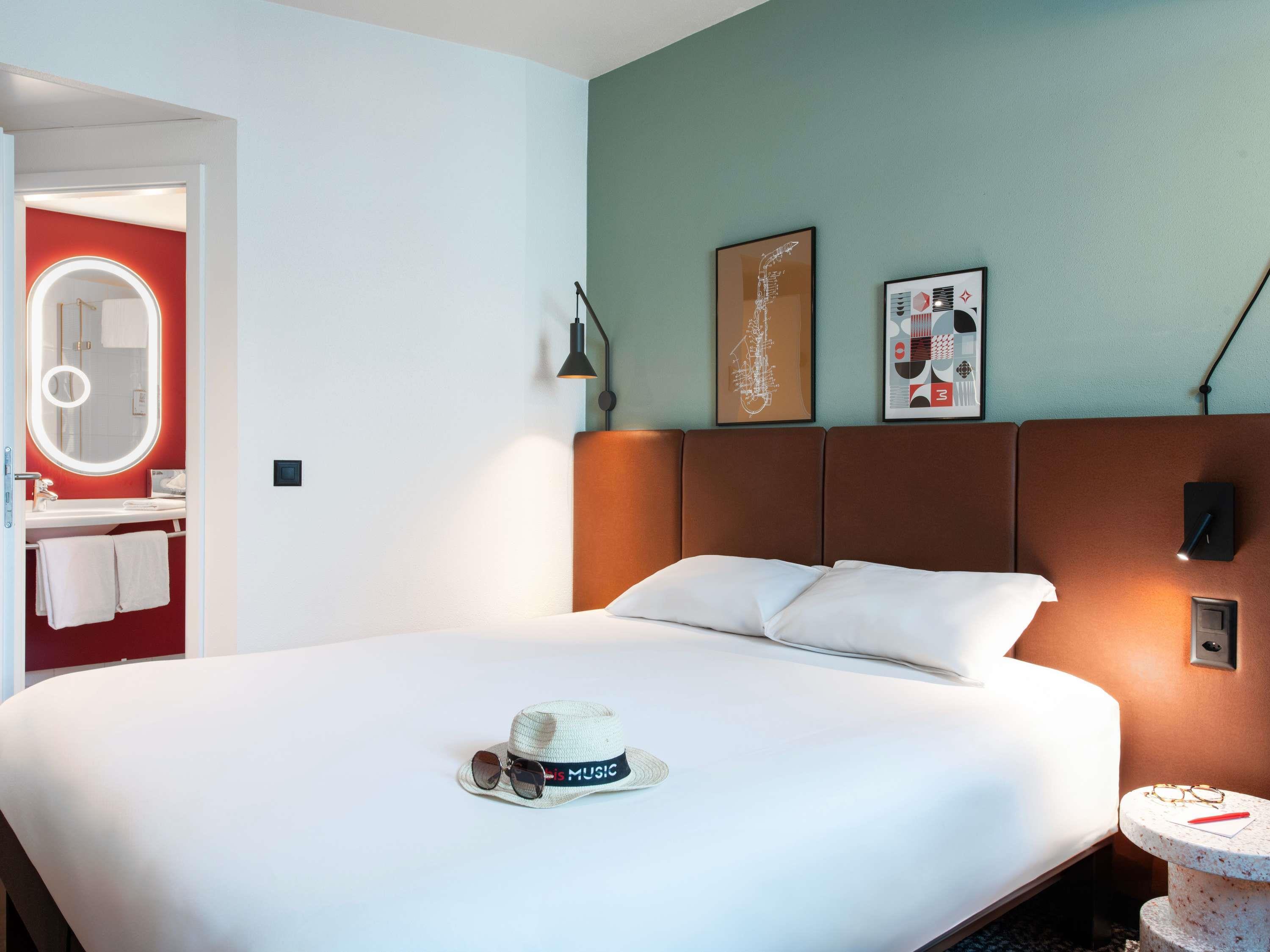COMFORT, DOUBLE BED