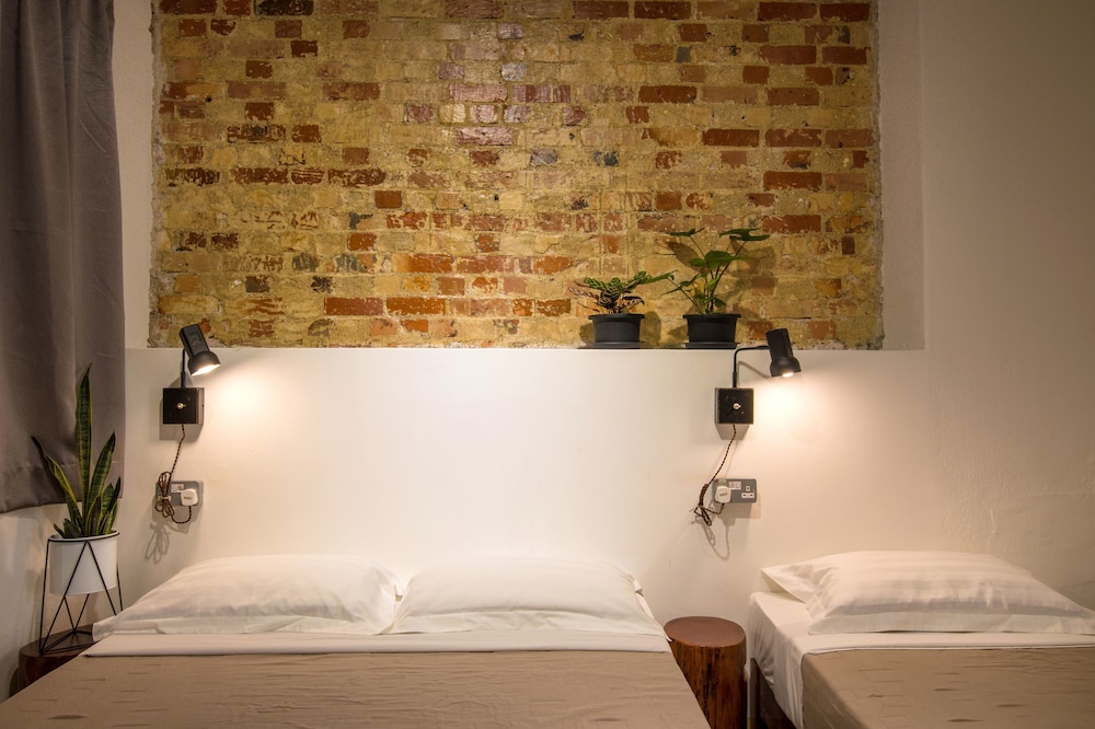 The Brownstone Hostel & Space 29/50