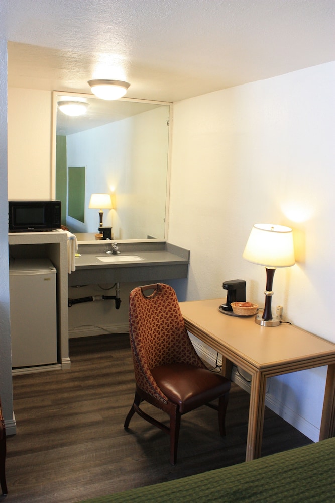 Express Inn 18/29