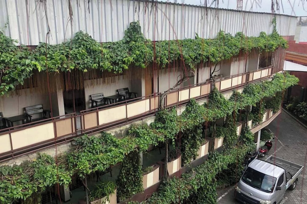 Hotel Lestari Near Lippo Plaza Mall Jember 6/36