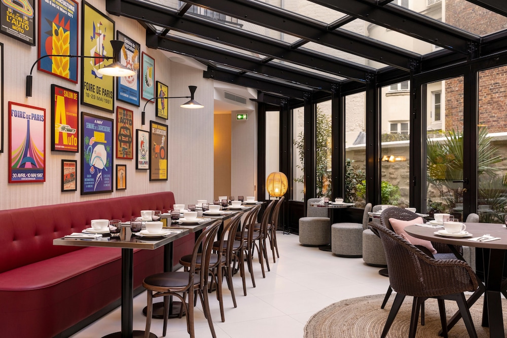 Hotel Moderniste 36/47