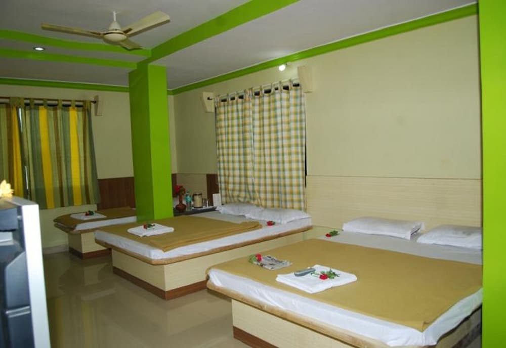 Hotel Utsav 18/24