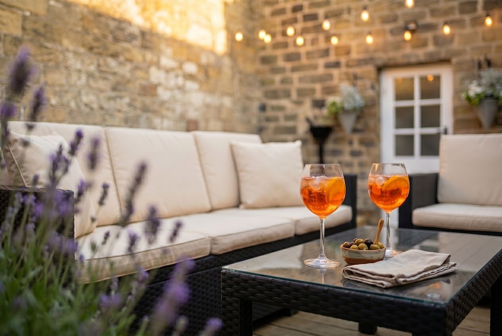 The Willow Restaurant & Cottages 40/50