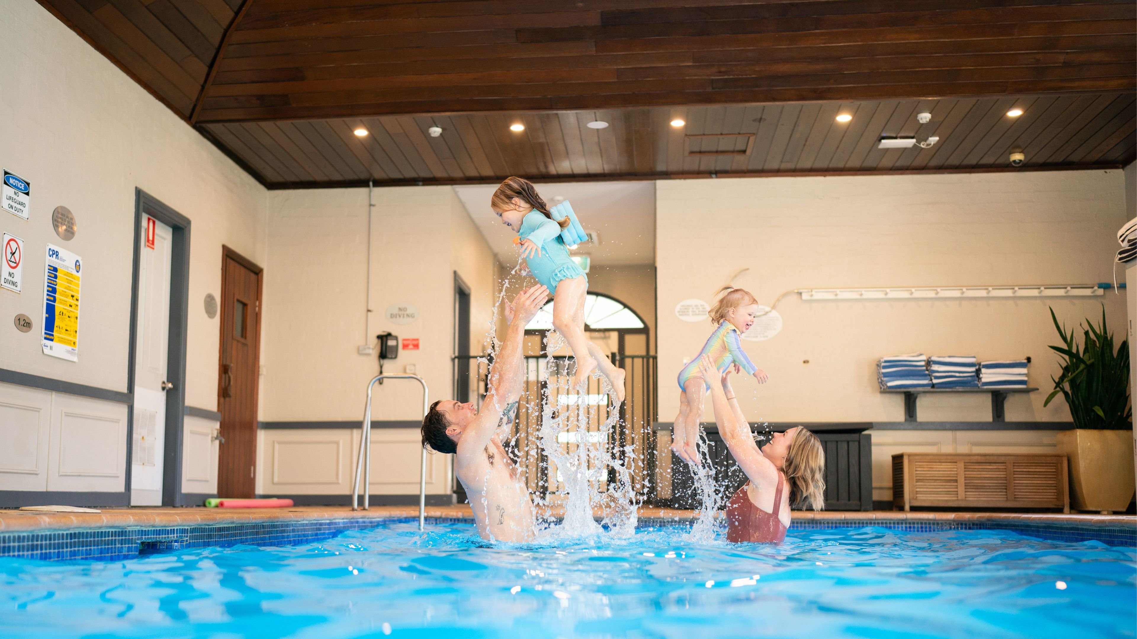 CROWNE PLAZA HAWKESBURY VALLEY 36/65