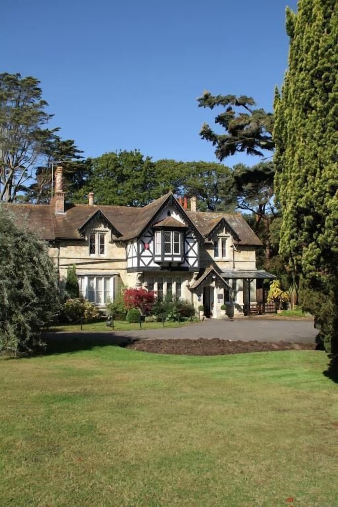Rylstone Manor Hotel 44/50