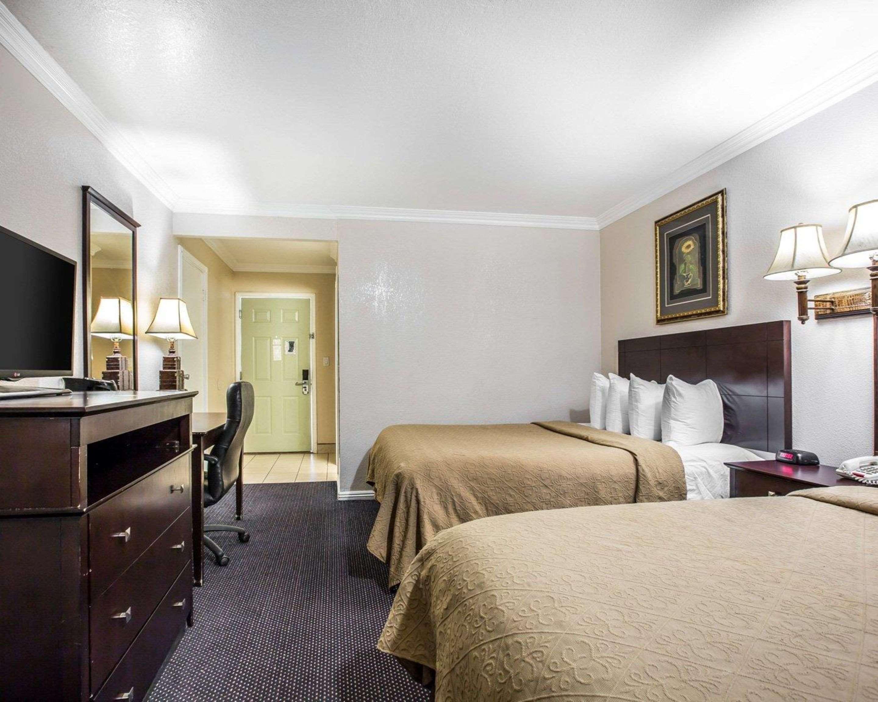 Quality Inn & Suites Thousand Oaks 18/38