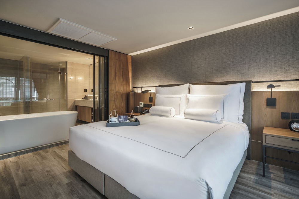 Signature, Suite, King Bed