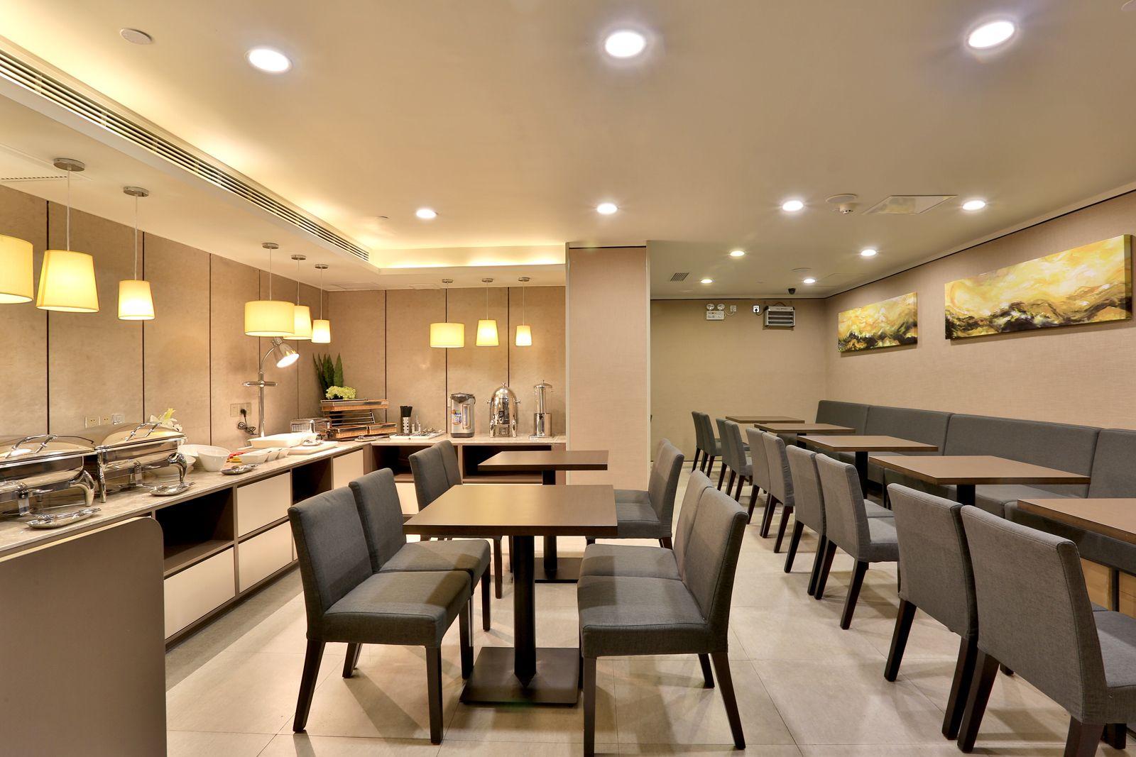 Home Inn Plus (Hangzhou West Lake lakeside Wushan Plaza Hefang Street store) 30/40