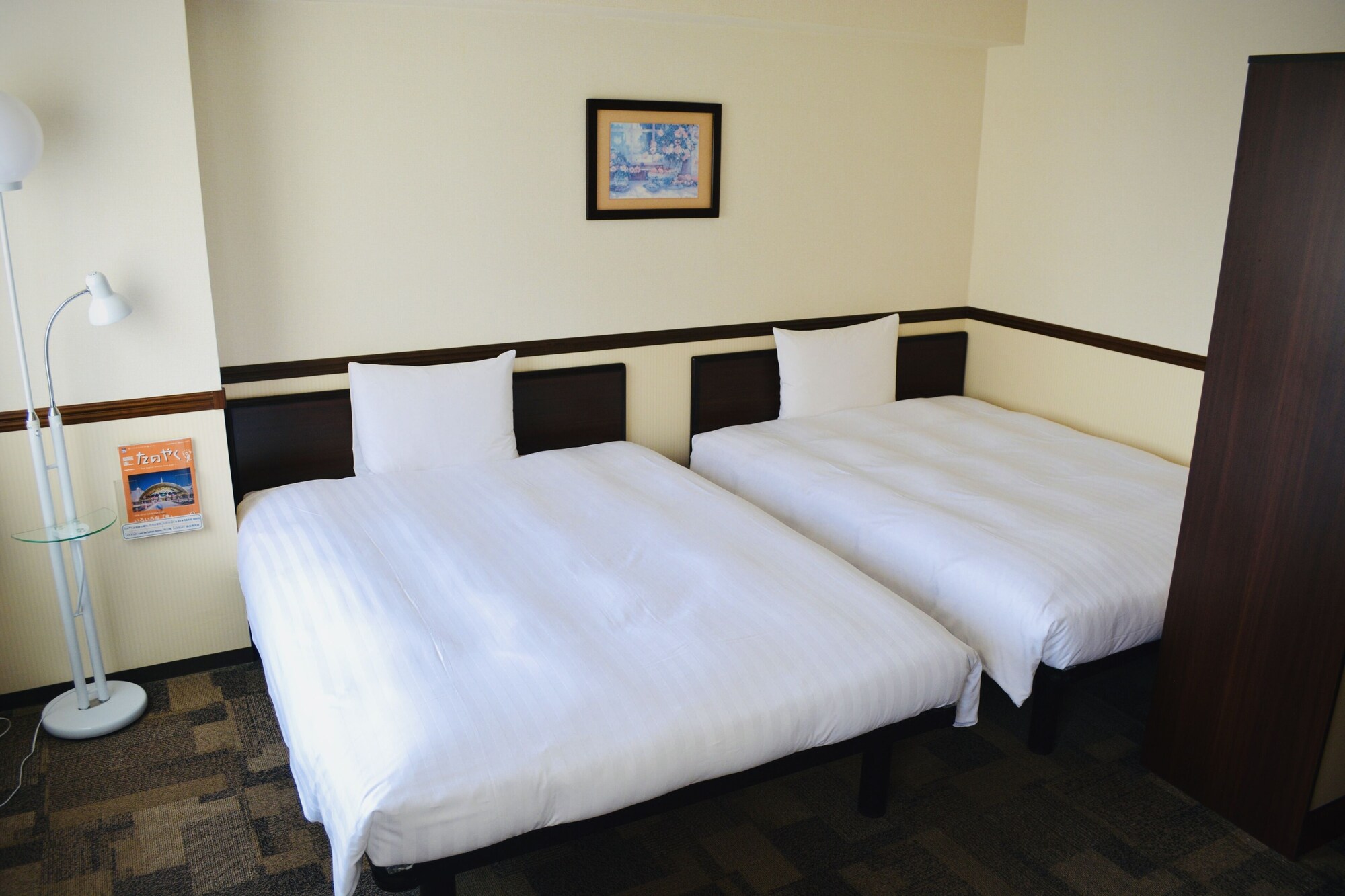 DELUXE, TWIN BEDS