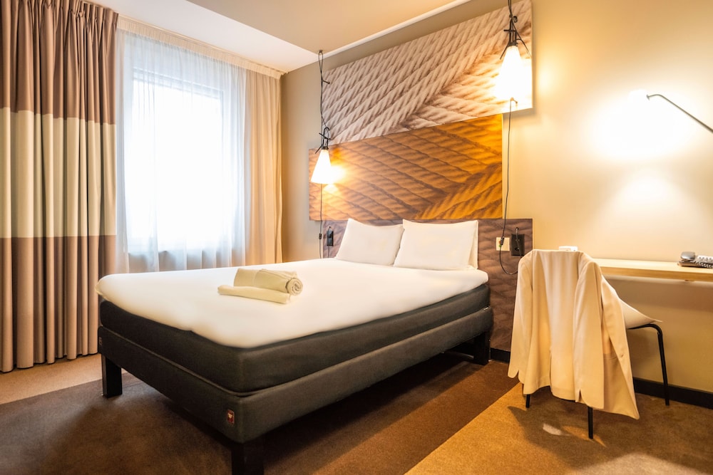 Room, Double Bed, Accessible