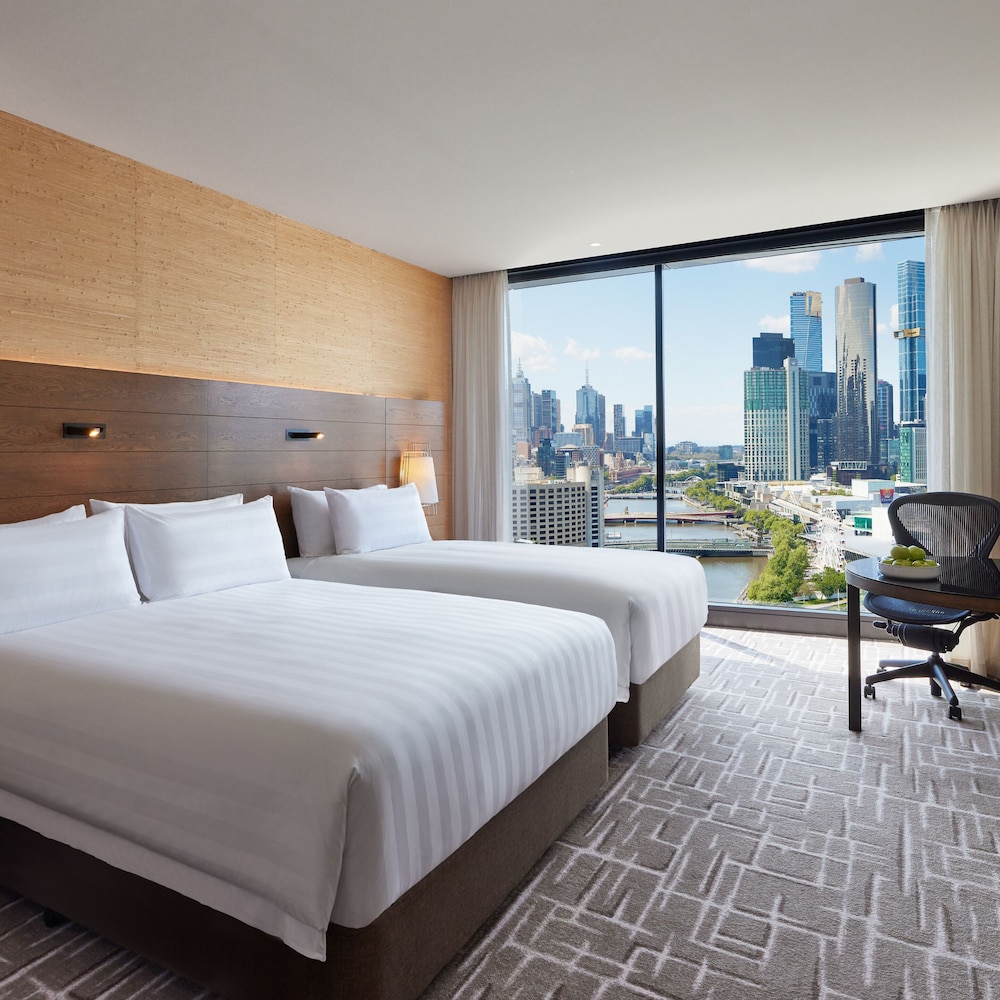 PAN PACIFIC MELBOURNE 24/73