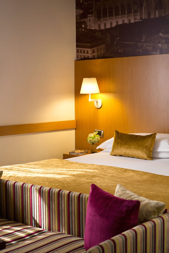 Starhotels Tourist 12/45