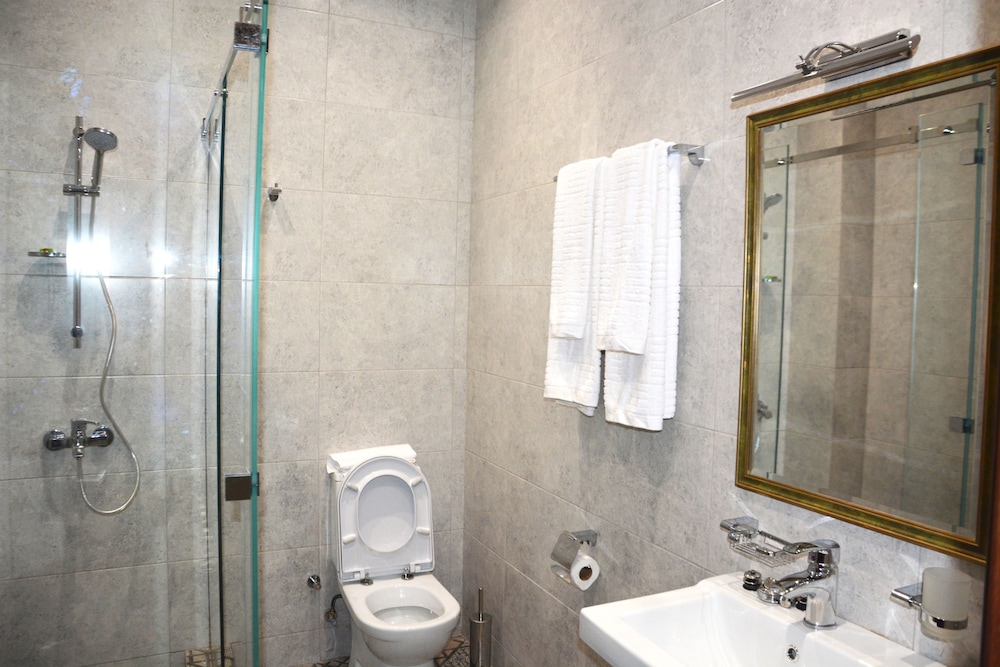 Eleon Boutique Hotel 25/28