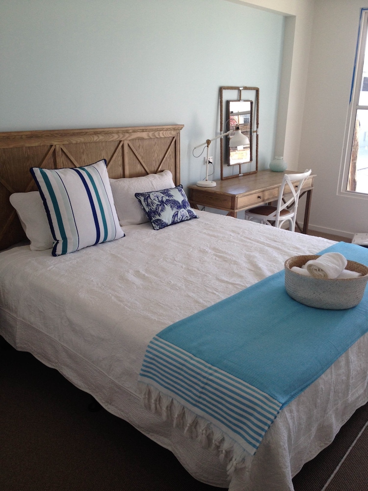 ROOM, QUEEN BED, ACCESSIBLE