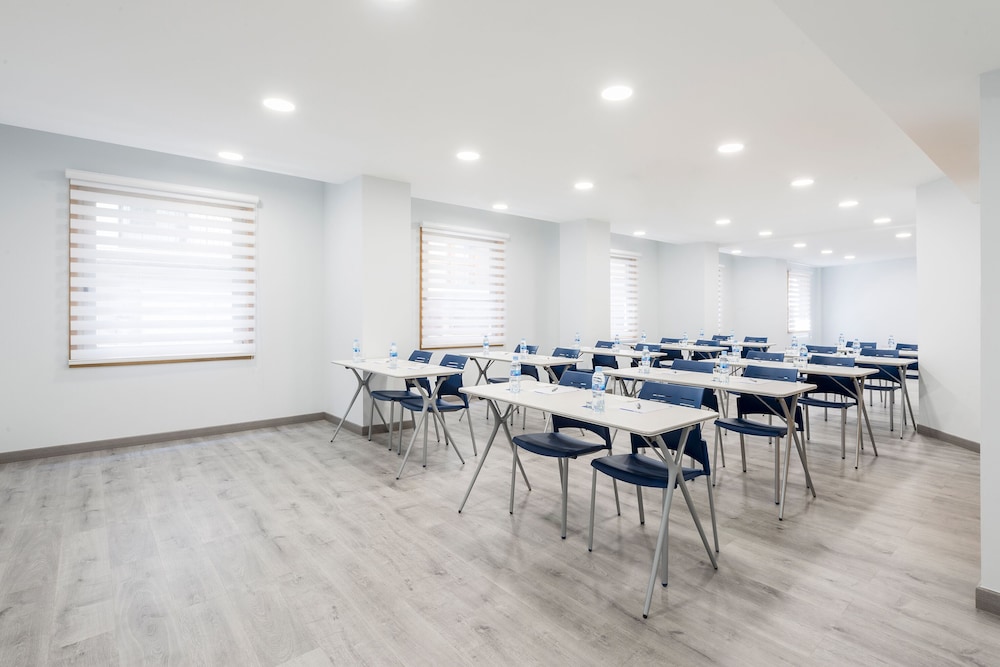 Hotel Elche Centro Affiliated By Melia 46/54