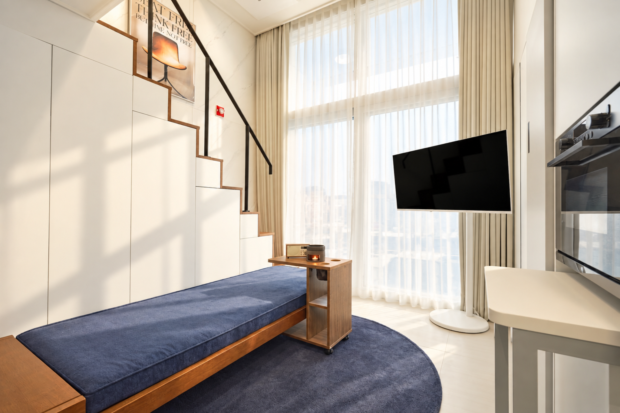 Modern, Standard, Queen Bed, No Parking