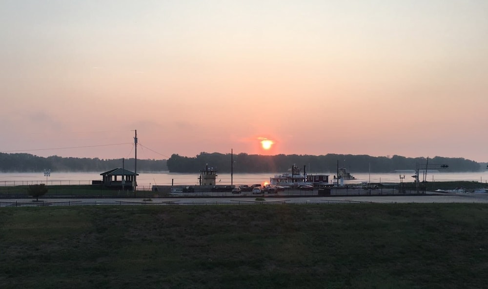 Riverside Inn 35/60