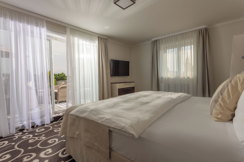 GRAND, SUITE, TERRACE