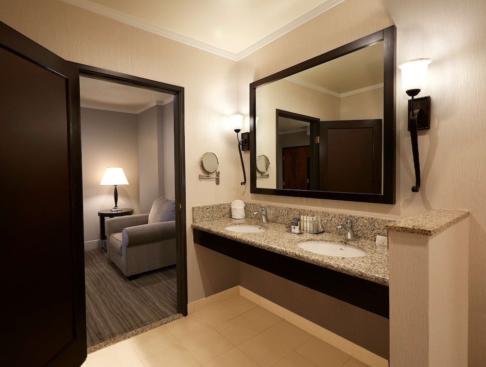 Doubletree By Hilton Claremont 34/58