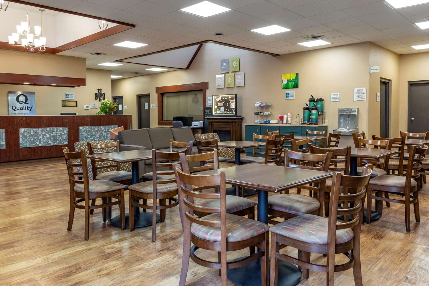 Quality Inn and Suites Zanesville 26/34