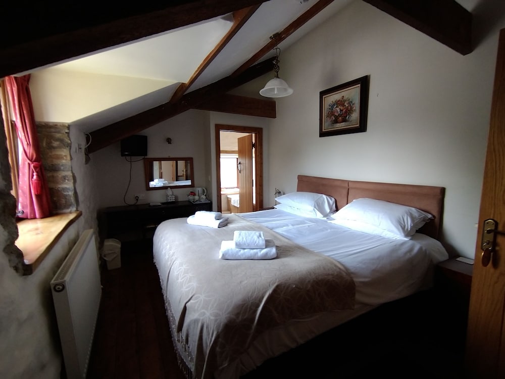 The Barn B and B 18/49