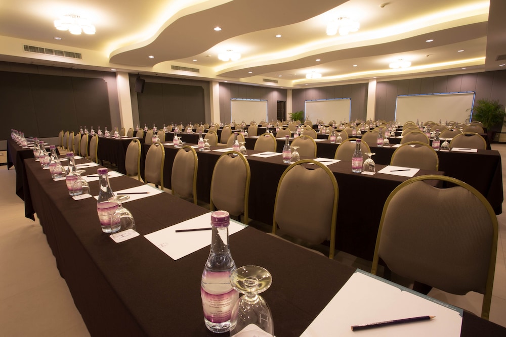 Bangsaen Heritage Hotel 40/50