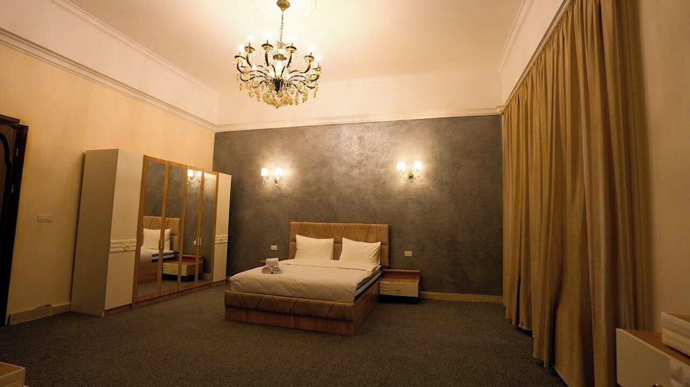 DELUXE, DOUBLE BED